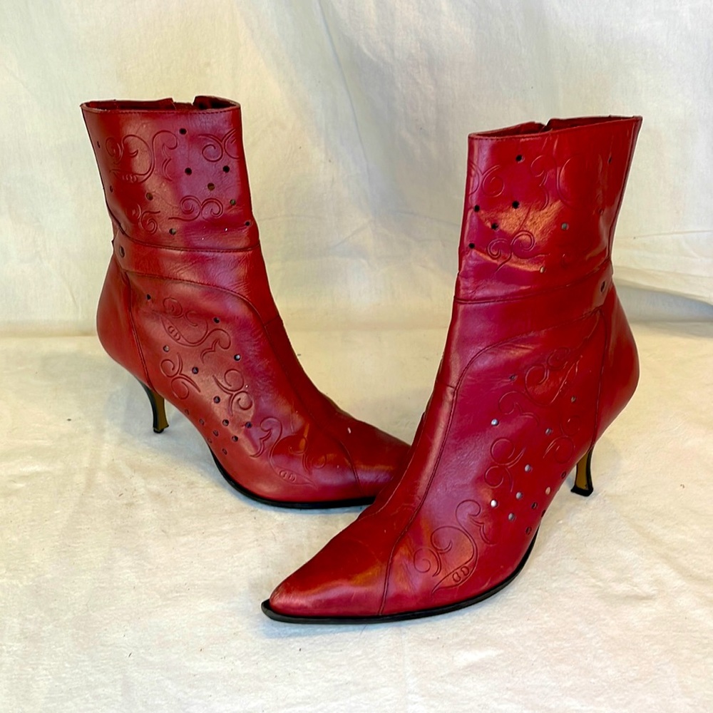 Red cowgirl Ankle Boot Kitten Heel Zip Side size 9